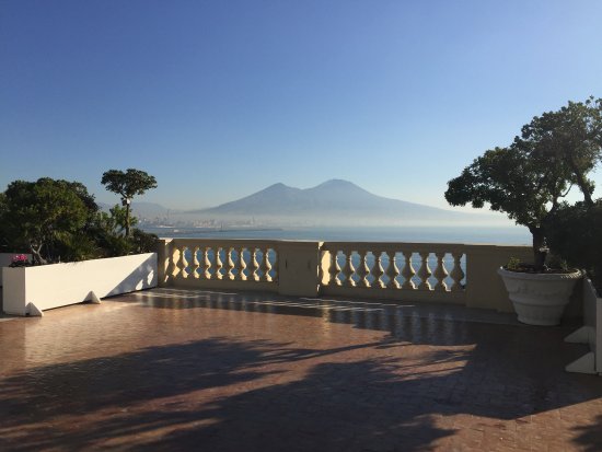 Read more about the article FIVE FABULOUS THINGS OF NAPLES