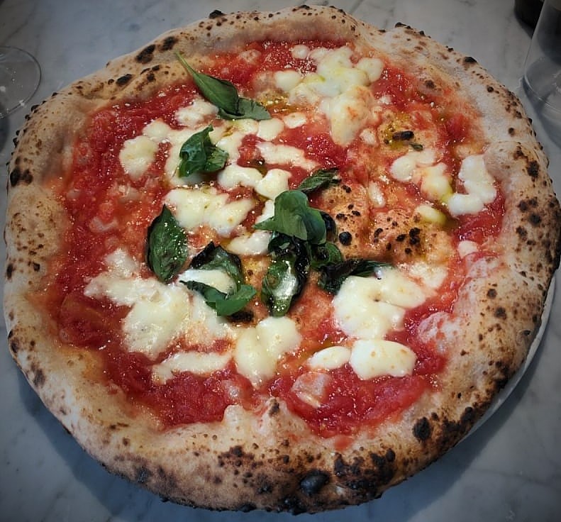 Read more about the article Pizza and Pastries: The Fabulous Heart of Reopening Naples